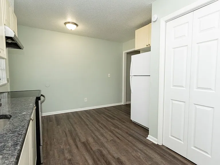 411 Booth Rd #413 — Photo 6