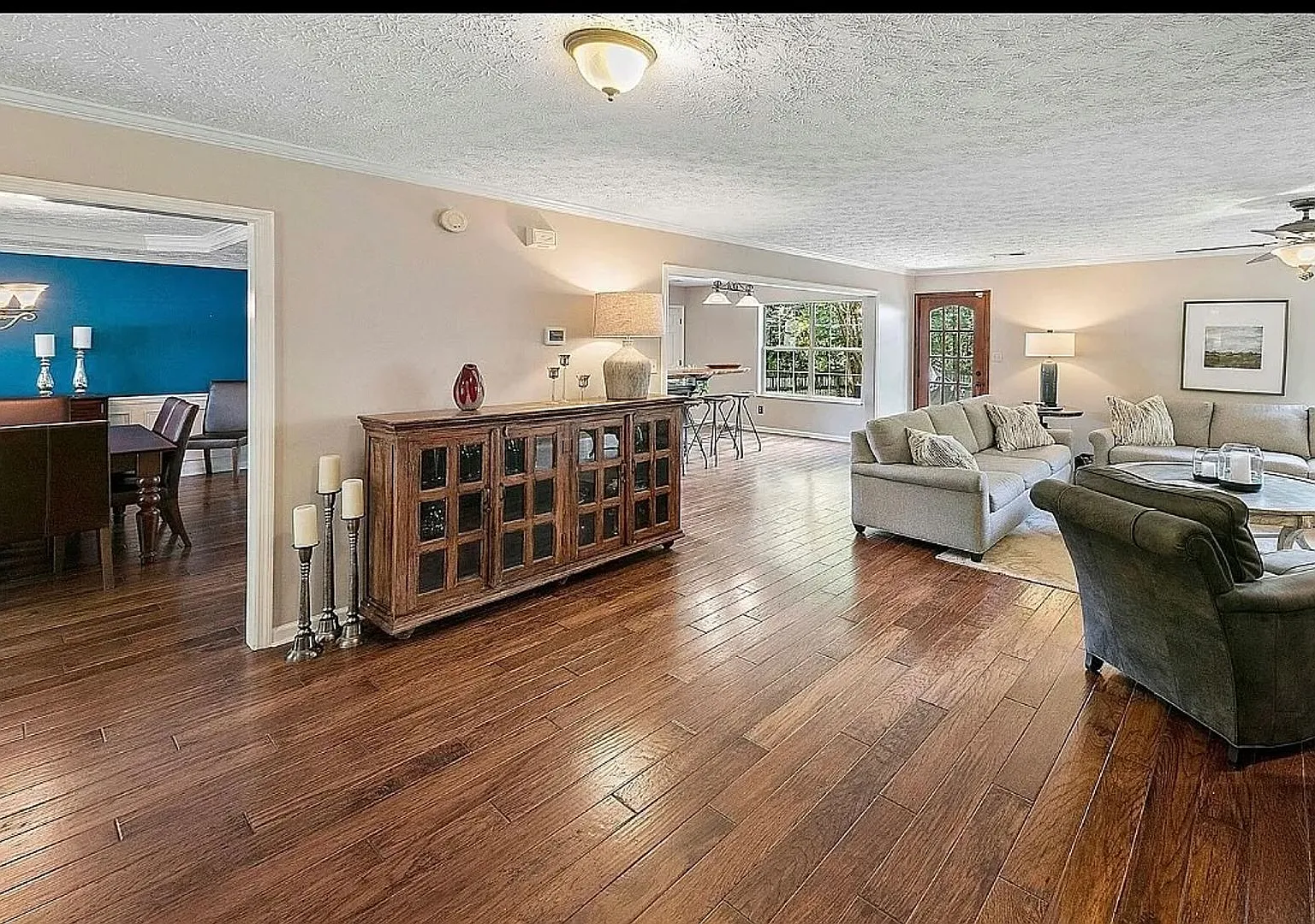 4 Bedroom Home In Knoxville — Photo 2