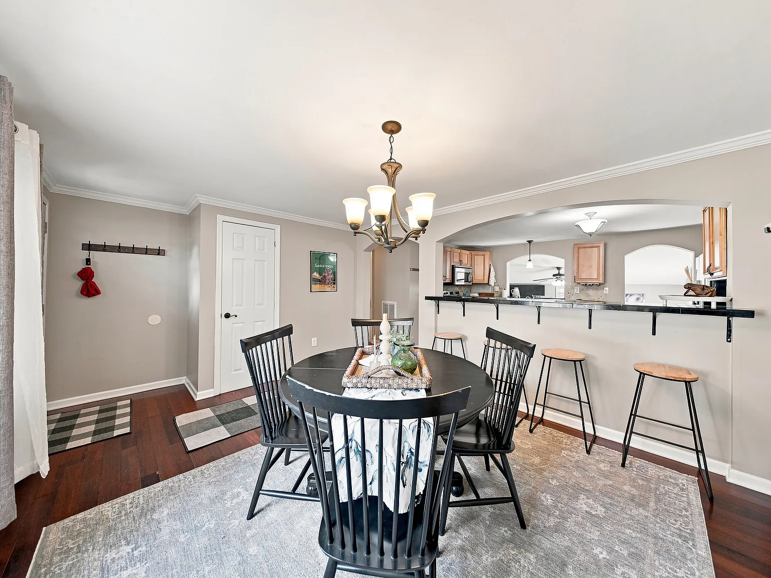 3 bed, 1200 sqft, $3,000 — Photo 4