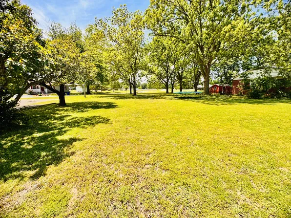 401 N Cedar St, Gleason, TN 38229