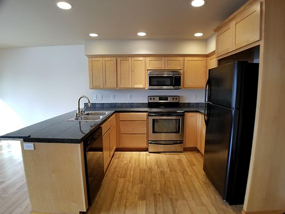 4th image of 3222 Lombard Ave Unit B
