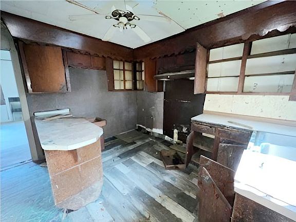 5th image of 1603 Front St