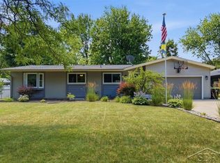 2208 Brookfield Dr, Midland, MI 48642