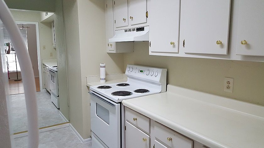1st image of 1755 #211 #College Dr