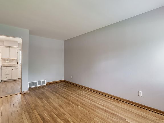 3rd image of 265 Broadmeadows Blvd