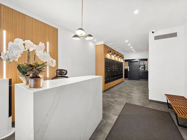 211 Thompson St APT 4E, New York, NY 10012