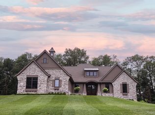 6830 Mountain Ridge Dr, Brighton, MI 48116