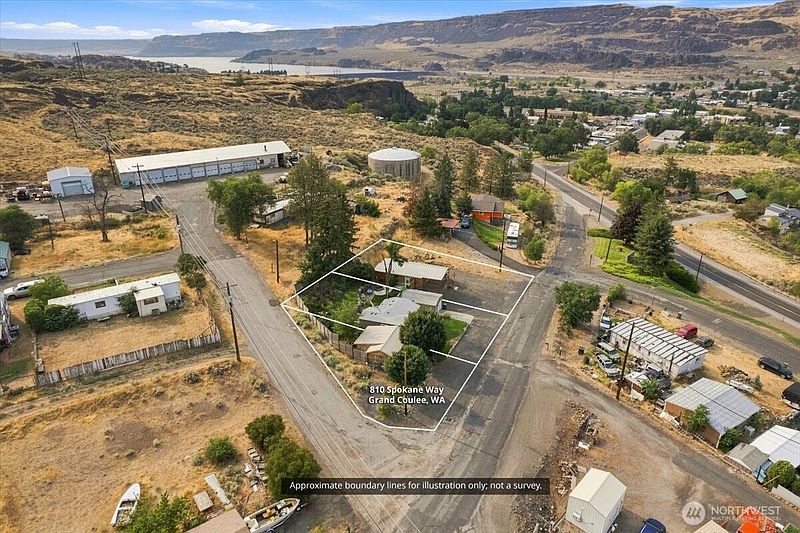 3rd image of 810 Spokane Way