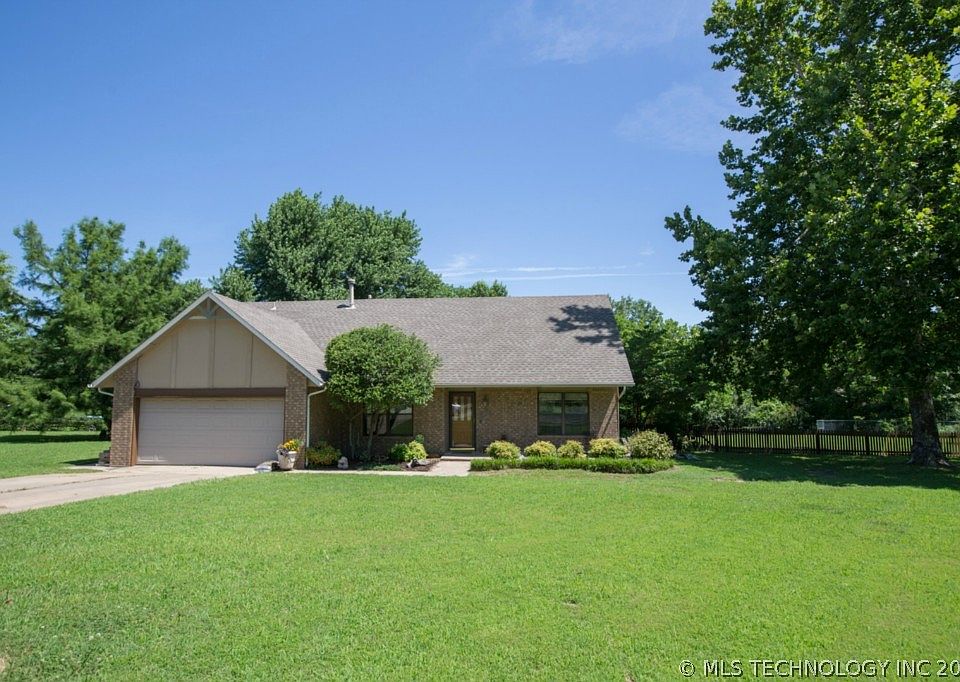 1st image of 25201 Rosewood Dr