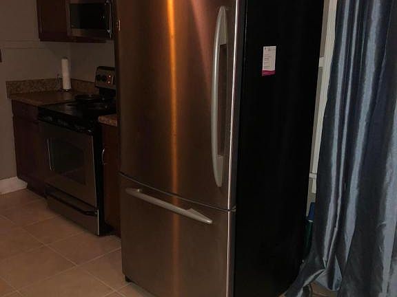 5th image of 2370 Suffolk St