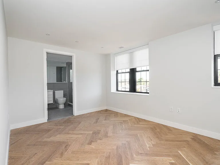 The Stanton — Photo 67