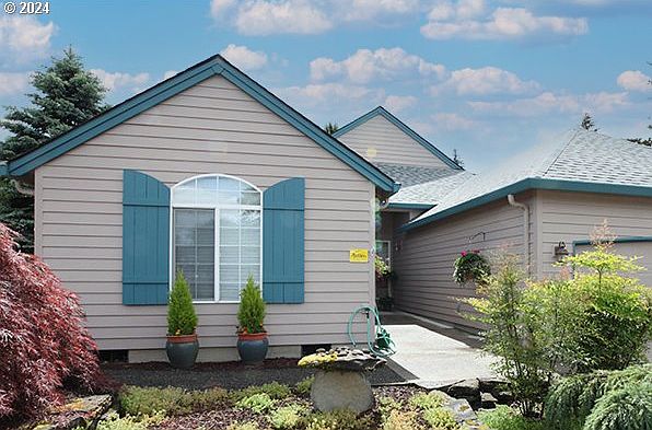 1st image of 2601 SE Balboa Dr