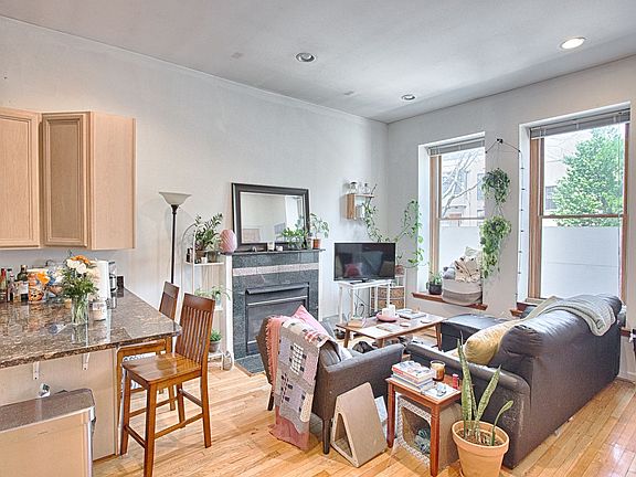 2nd image of 2039 W Erie St APT 1F