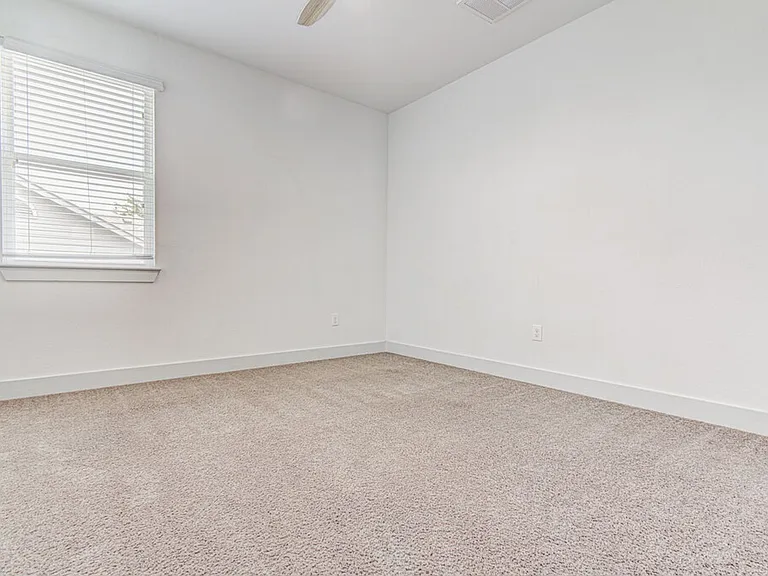 2117 Maxwell Ln — Photo 19