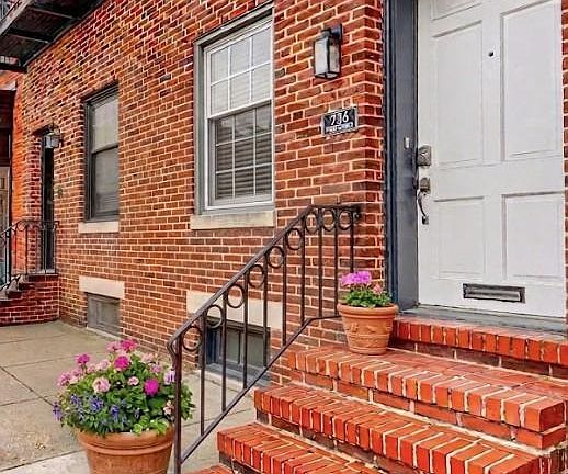 2nd image of 736 Light St