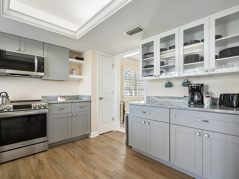 291 N Tessier Dr — Photo 17