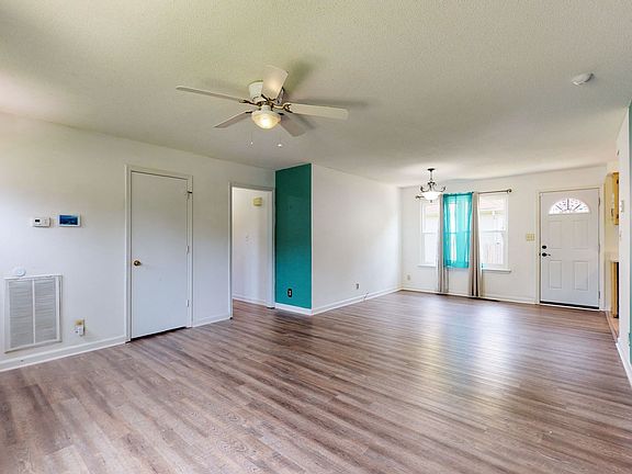 4th image of 401 Donna Dr