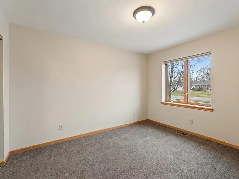 304 Pondridge Cir — Photo 15