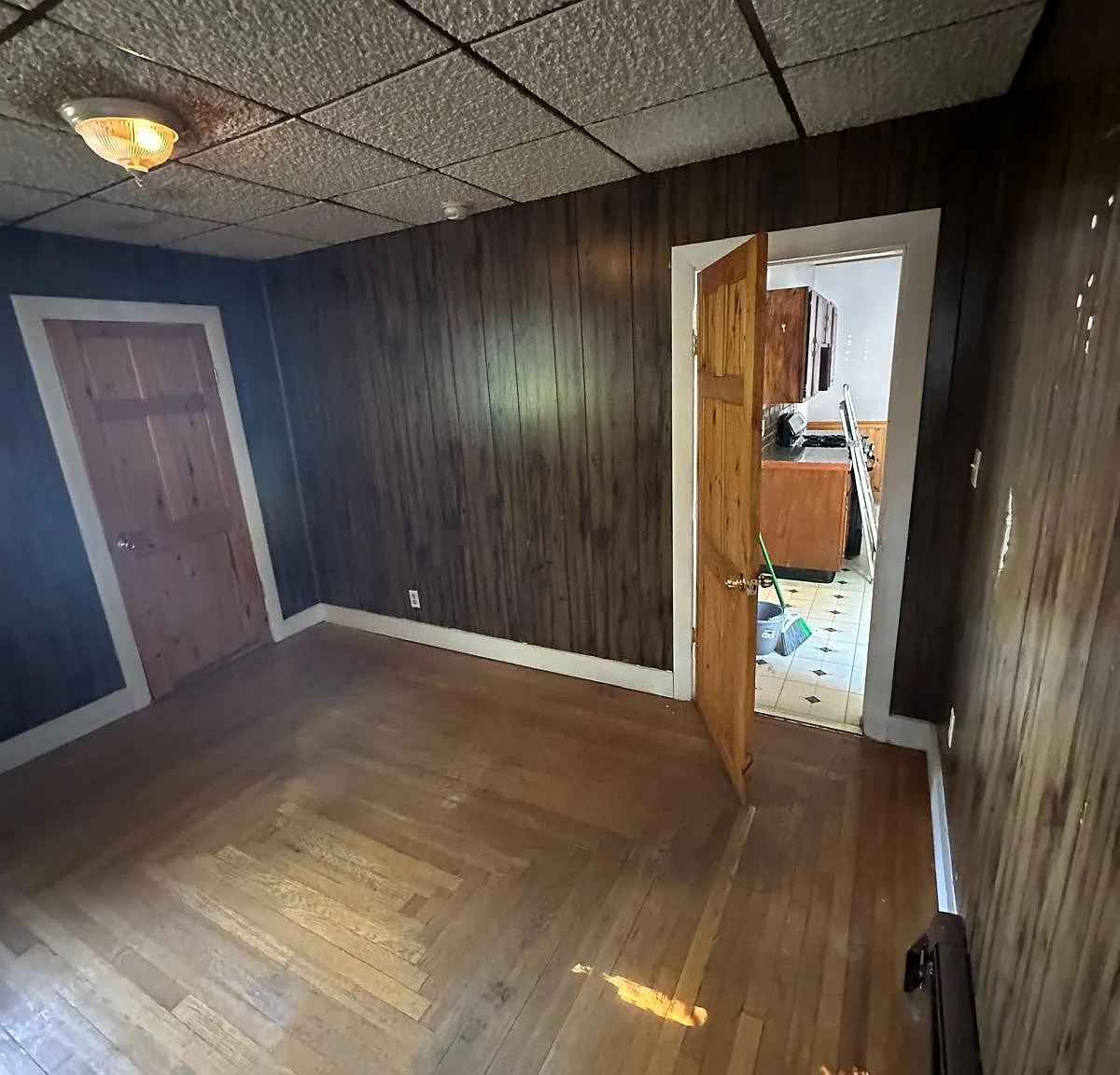 913 Social St — Photo 3