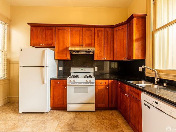 2nd image of 549 Green St