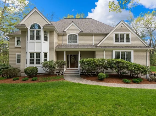 11 Pettees Pond Ln, Westwood, MA 02090