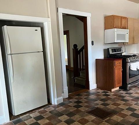 4th image of 200 E Ensey St