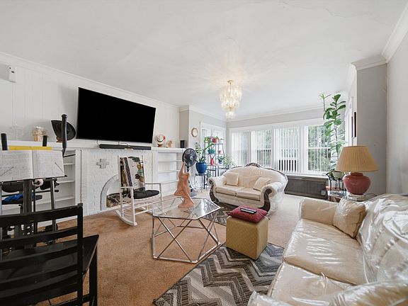 3rd image of 5137 W Oakdale Ave