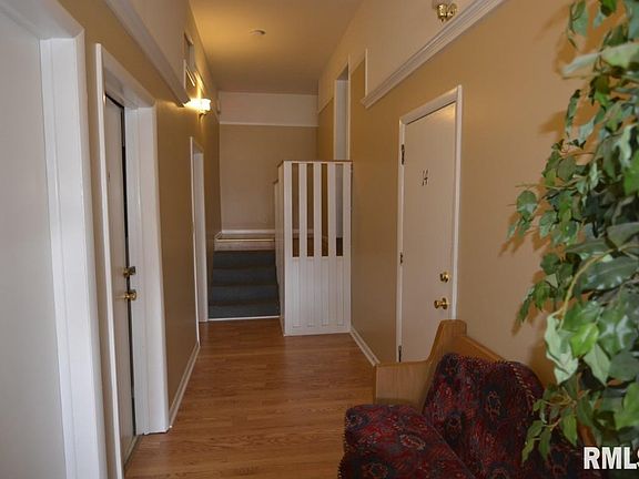 3rd image of 1-302 So Poplar St #1