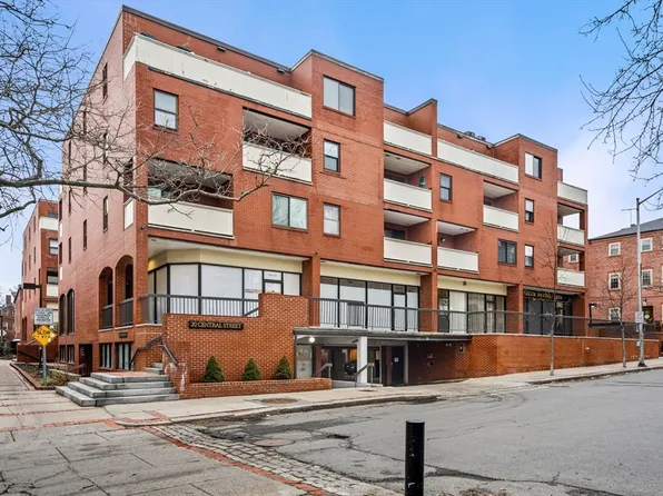 20 Central St APT 406, Salem, MA 01970