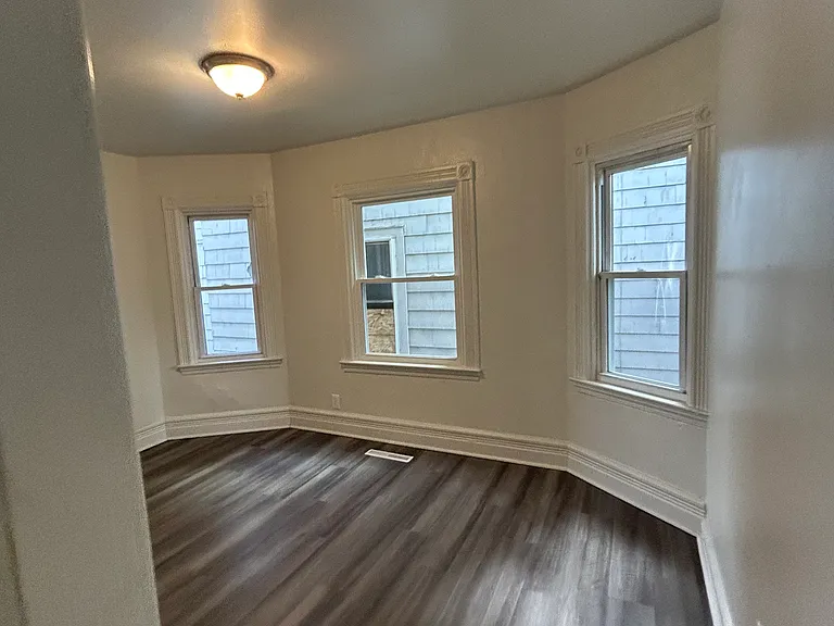 13 East Ave — Photo 3