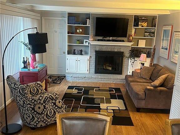 4th image of 1904 Heatherlawn Dr