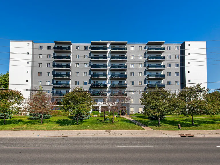 1301 Dundas St W — Photo 28