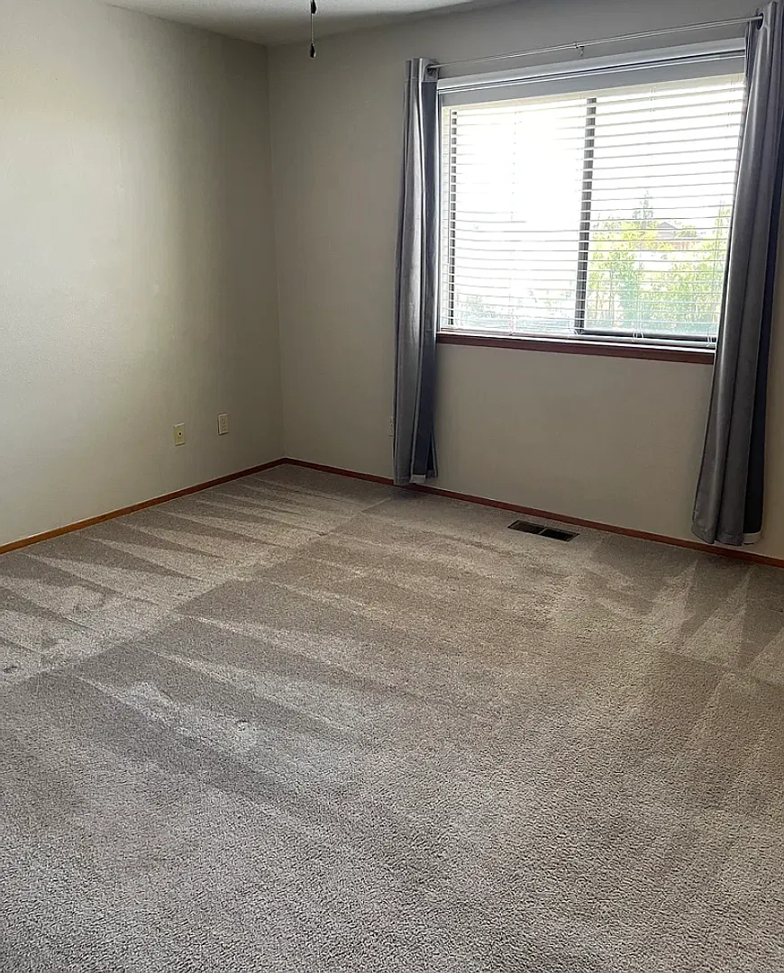 Quite Laguna Waterfront Duplex — Photo 4