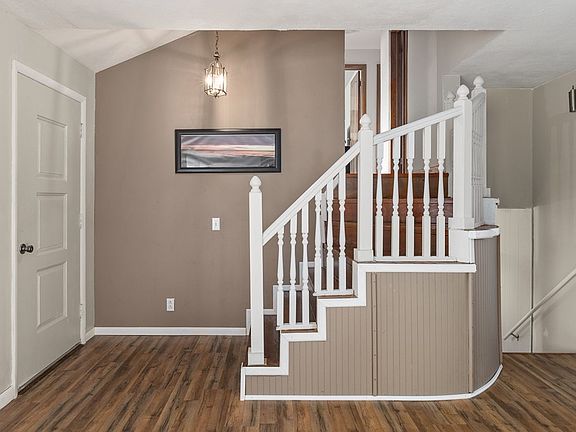 2nd image of 1054 Walcrest Dr