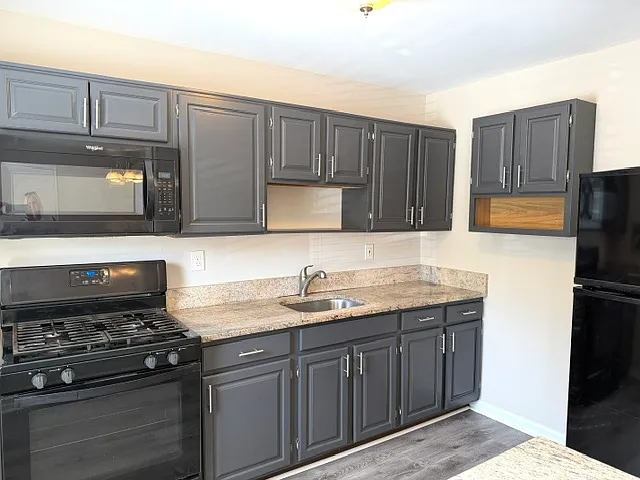63 1/2 Knox Ter #1A — Photo 3