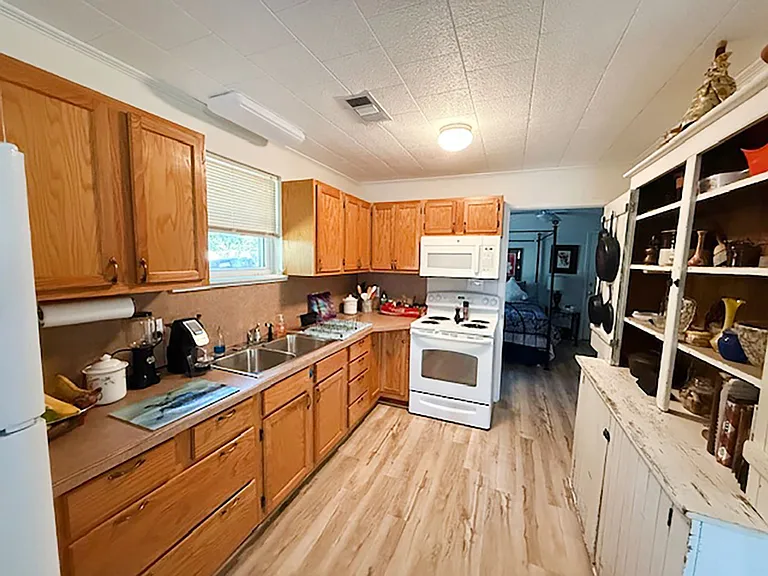 417 Houston Dr — Photo 11