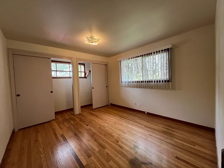 W1319 - Hudson's Bay Court — Photo 10