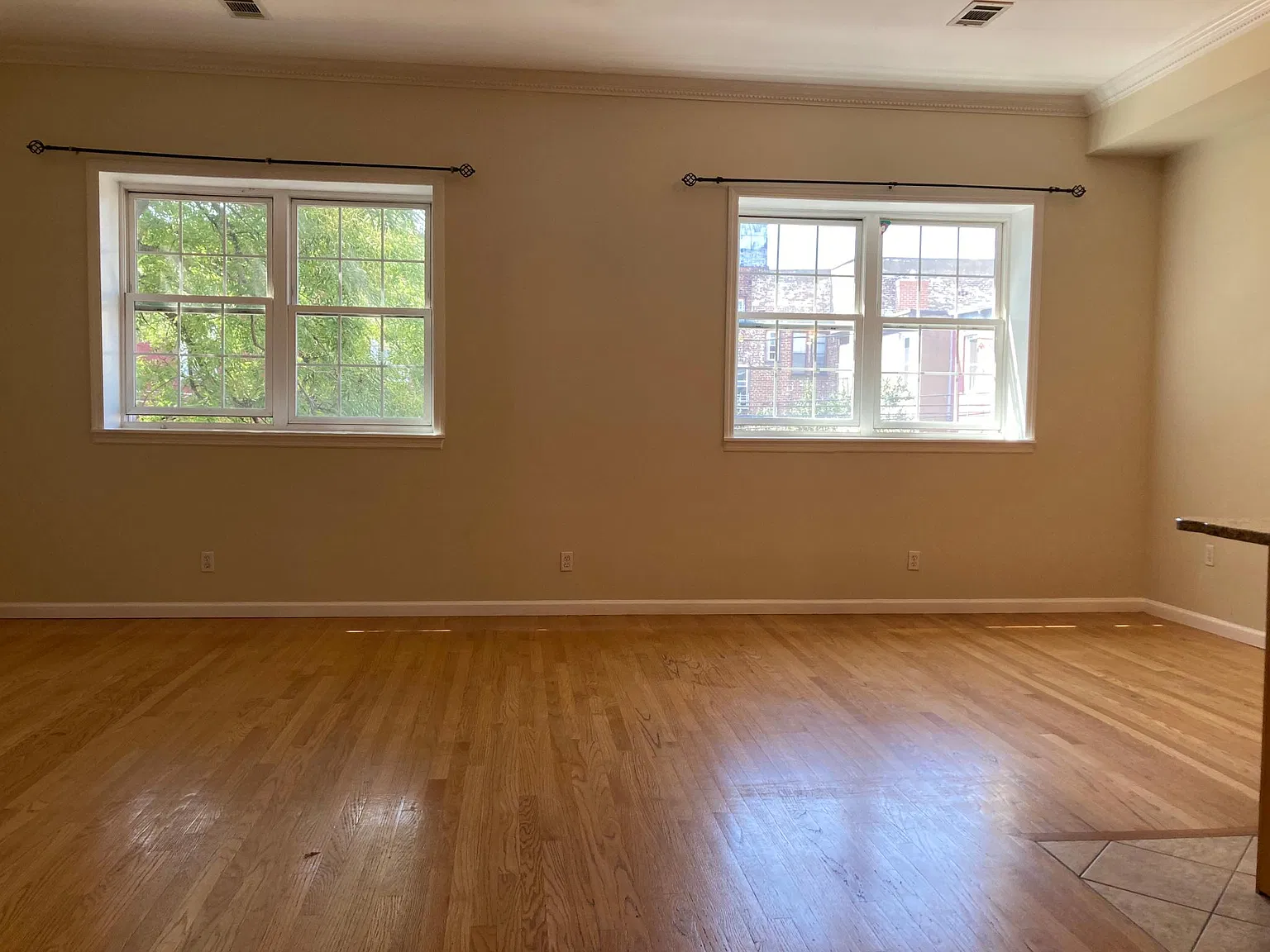 2 bed, 1000 sqft, $2,600 — Photo 2