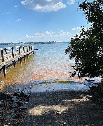 3rd image of 1933 Marina Rd