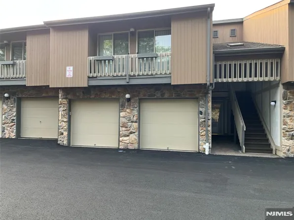 22 Meyer Ct #1622, West Orange, NJ 07052