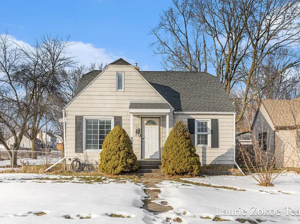 701 Three Mile Rd NE, Grand Rapids, MI 49505