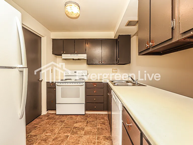 7566 Mount Hood Dr — Photo 9