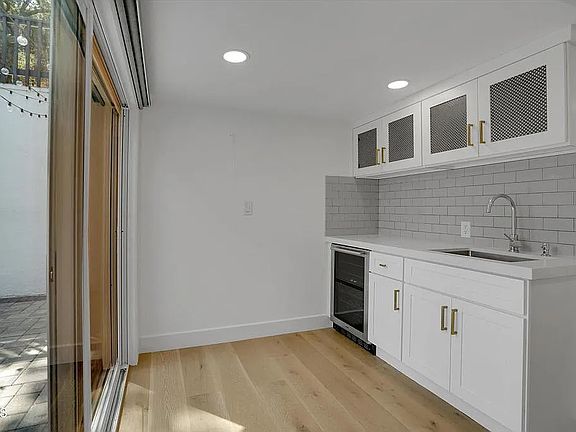 4th image of 444 Somerset Pl