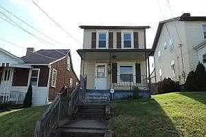 211 Center Ave photo 1