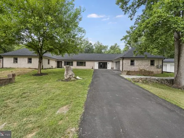 374 Weaver Ln, Martinsburg, WV 25403