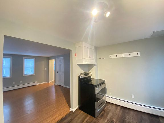 4th image of 33 W Green St