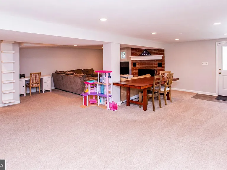 3163 Patrick Henry Dr — Photo 21