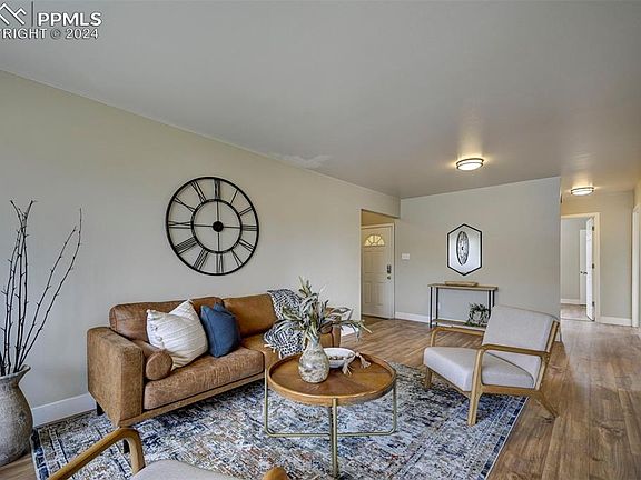4th image of 1018 Holmes Dr