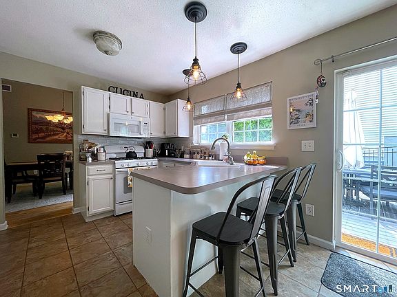 5th image of 38 Wildflower Lane