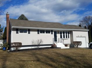 43 Wedgewood Dr, Loudonville, NY 12211
